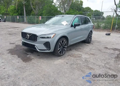 2024 Volvo Xc60 B5 Ultimate Dark Theme z USA, uszkodzony, nr VIN YV4L12RM0R1719376